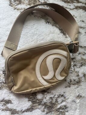 lululemon athletica Beige/Tan Belt Bag with Logo